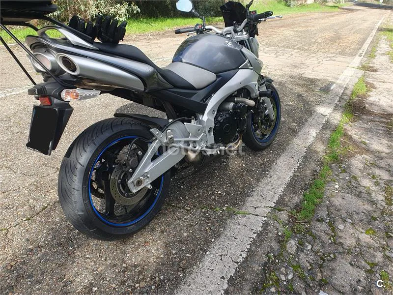 Suzuki GSR 600 – Vista 3