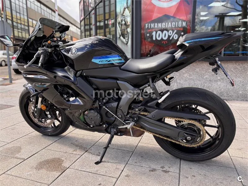 Yamaha R7 – Vista 12