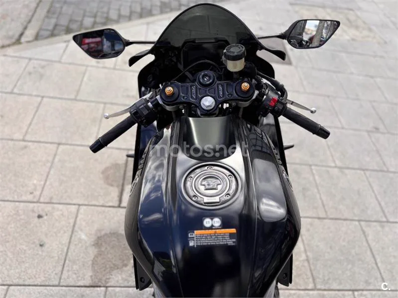 Yamaha R7 – Vista 14