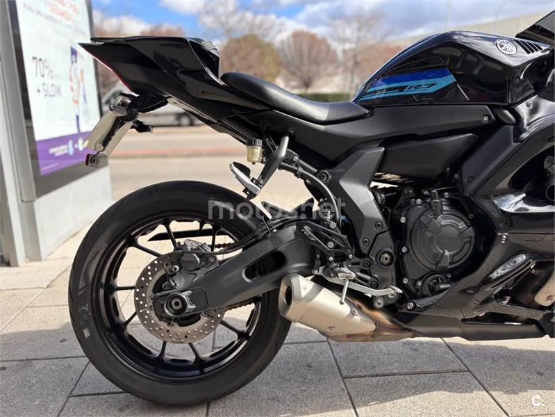 Yamaha R7 – Vista 9