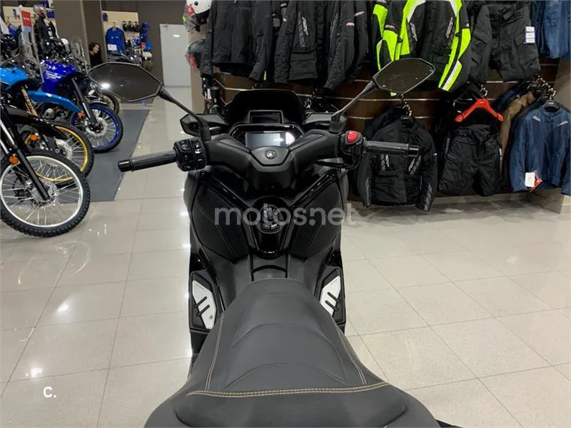 Yamaha XMAX 300 – Vista 11