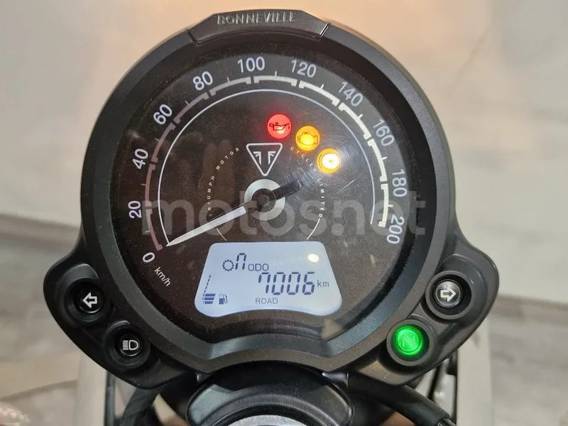 Triumph Speed Twin 900 – Vista 10