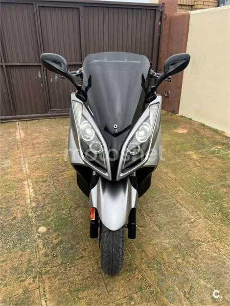 Kymco Super Dink 300i – Vista 2