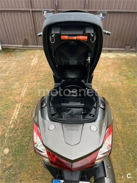 Kymco Super Dink 300i – Vista 3