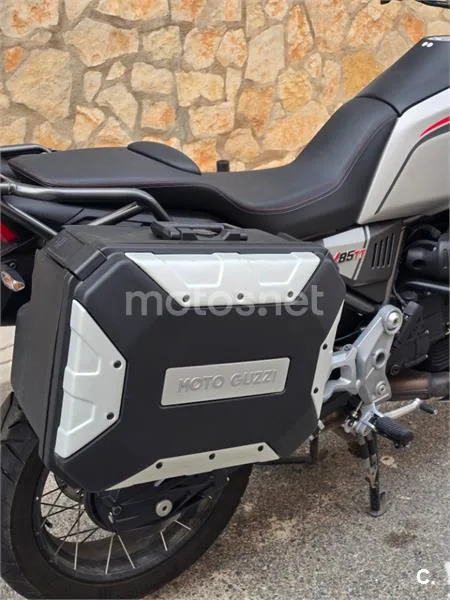 Moto Guzzi V 85 TT – Vista 4