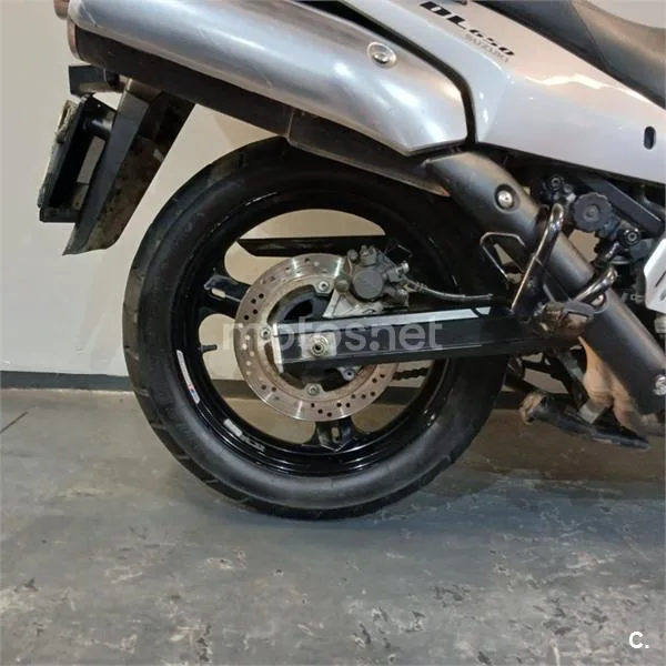 Suzuki V-Strom 650 – Vista 10