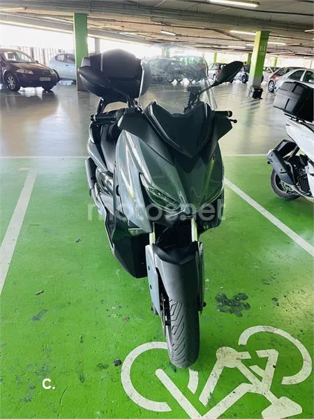 Yamaha XMAX 300 – Vista 7