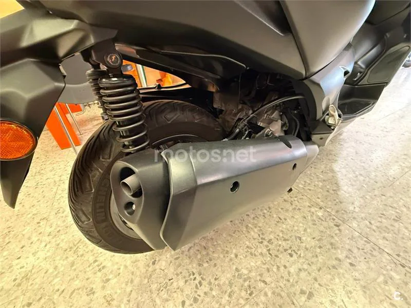 Yamaha XMAX 300 – Vista 11