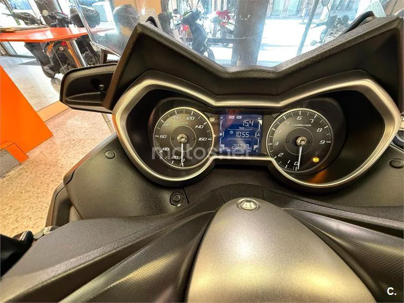 Yamaha XMAX 300 – Vista 7