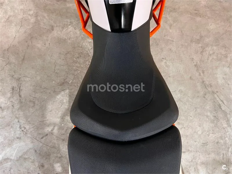 KTM 690 Duke – Vista 13