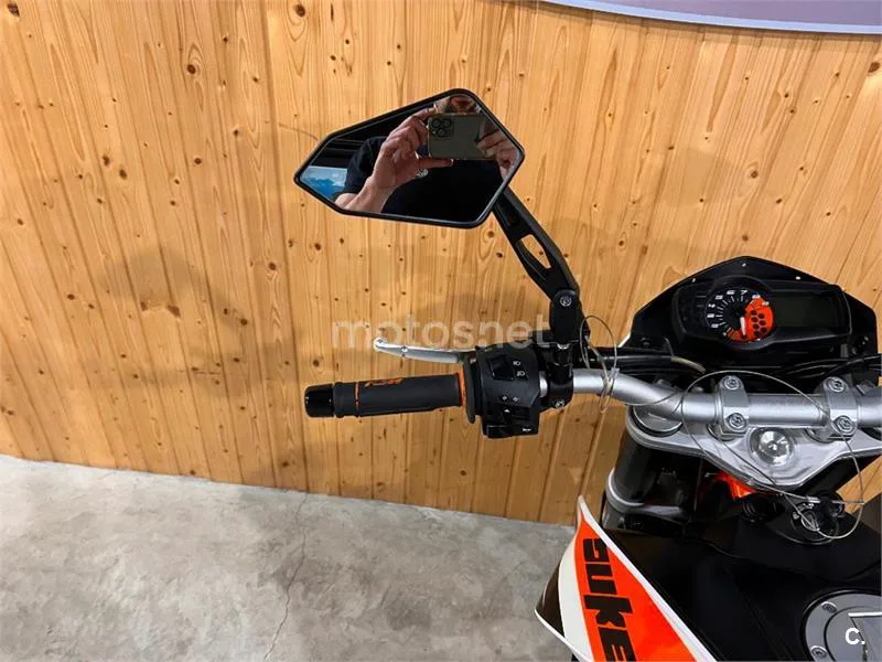 KTM 690 Duke – Vista 15