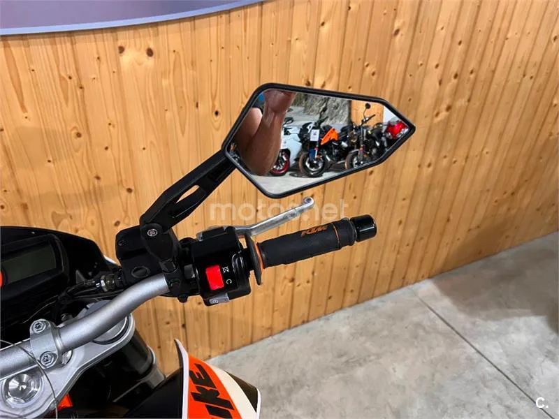 KTM 690 Duke – Vista 16