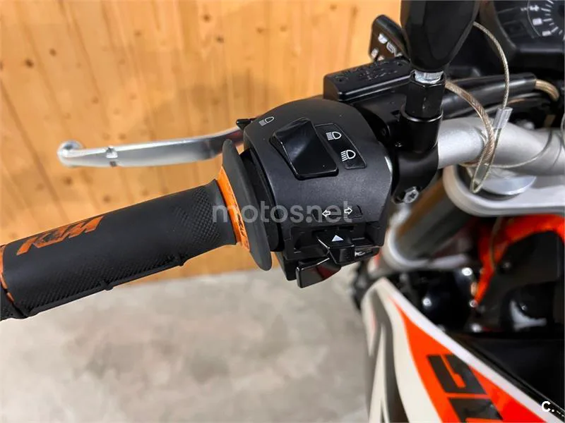 KTM 690 Duke – Vista 17