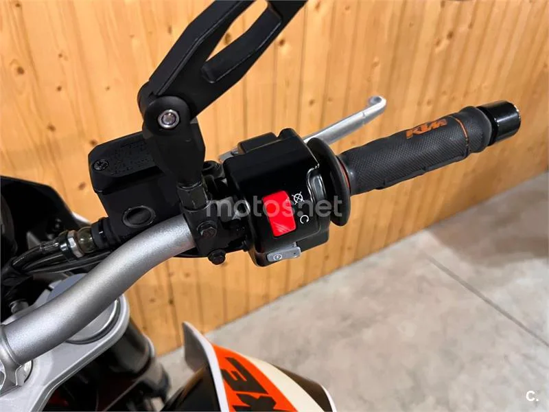 KTM 690 Duke – Vista 18