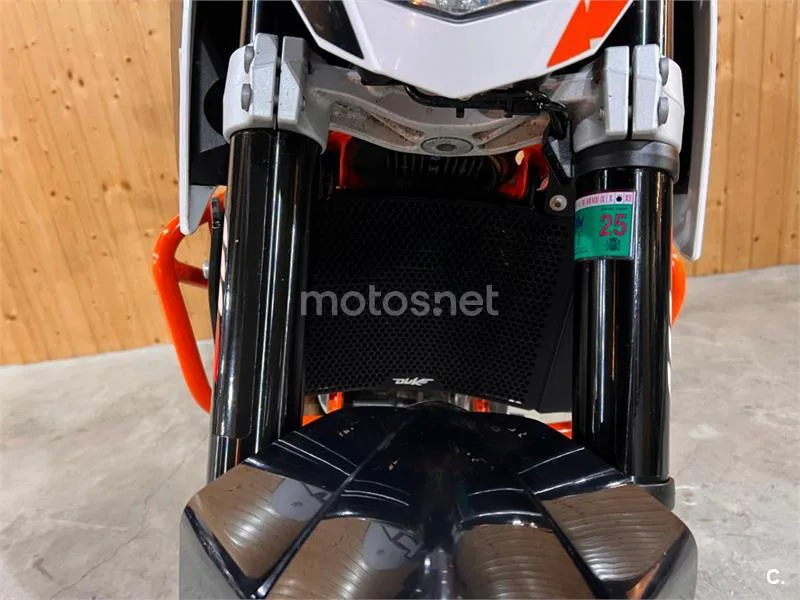 KTM 690 Duke – Vista 22