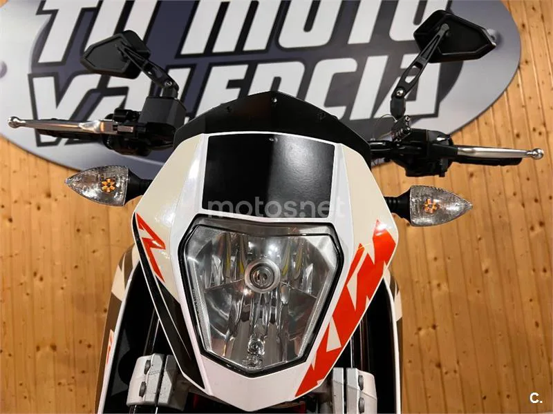 KTM 690 Duke – Vista 23