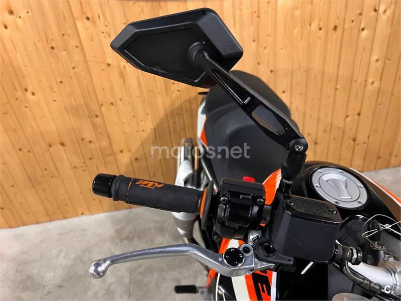 KTM 690 Duke – Vista 24
