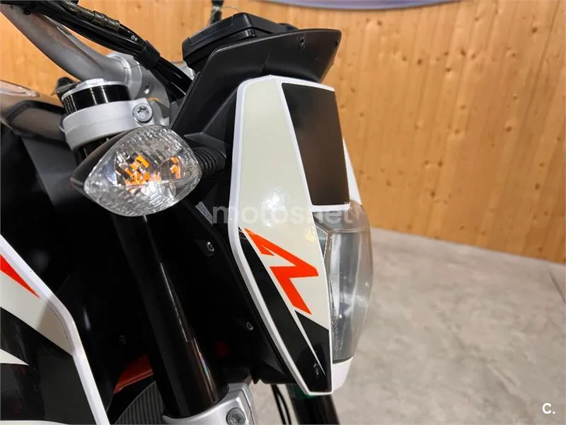 KTM 690 Duke – Vista 26