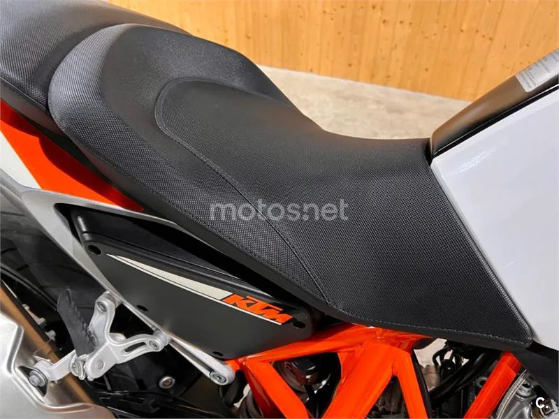 KTM 690 Duke – Vista 35
