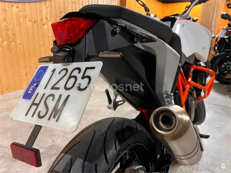 KTM 690 Duke – Vista 45
