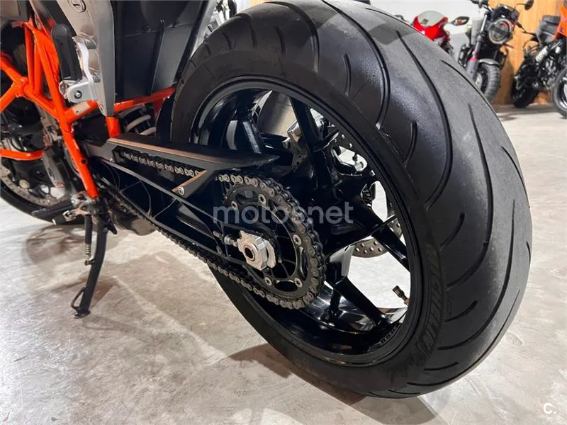 KTM 690 Duke – Vista 48