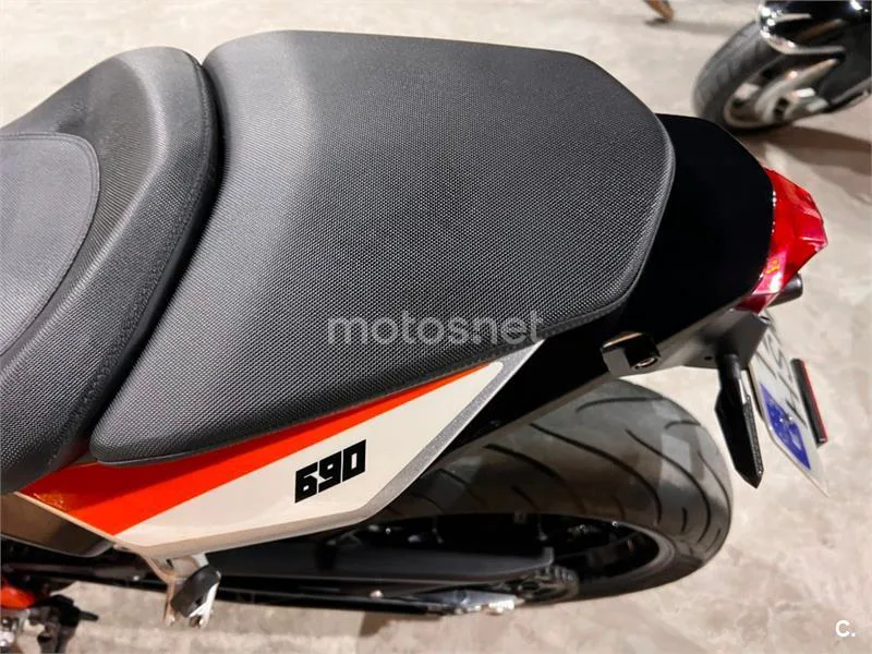 KTM 690 Duke – Vista 49
