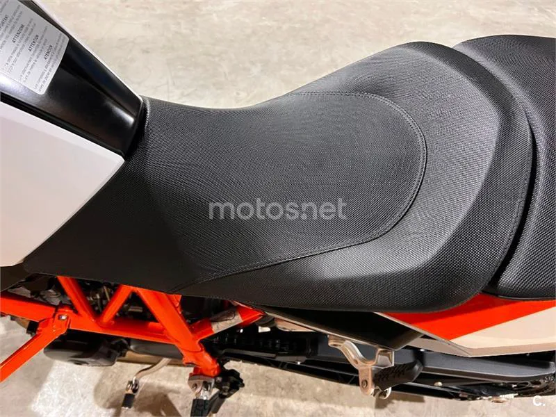 KTM 690 Duke – Vista 50