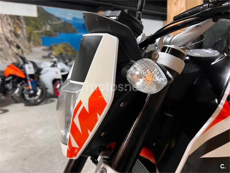 KTM 690 Duke – Vista 57