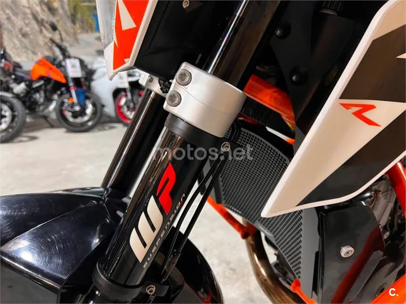 KTM 690 Duke – Vista 58