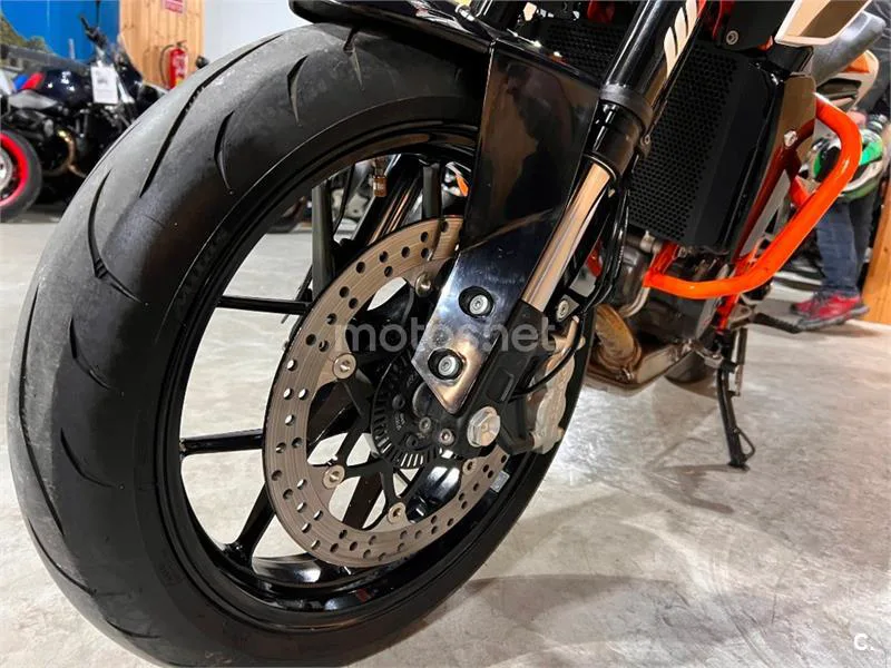 KTM 690 Duke – Vista 63