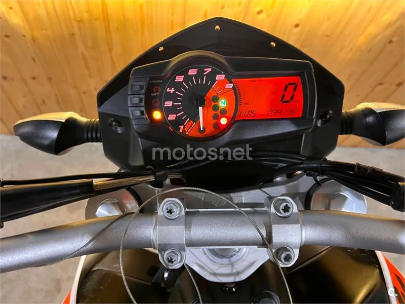 KTM 690 Duke – Vista 64