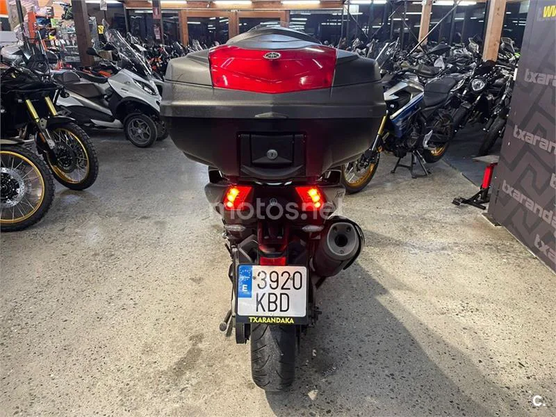 Yamaha TMAX – Vista 5
