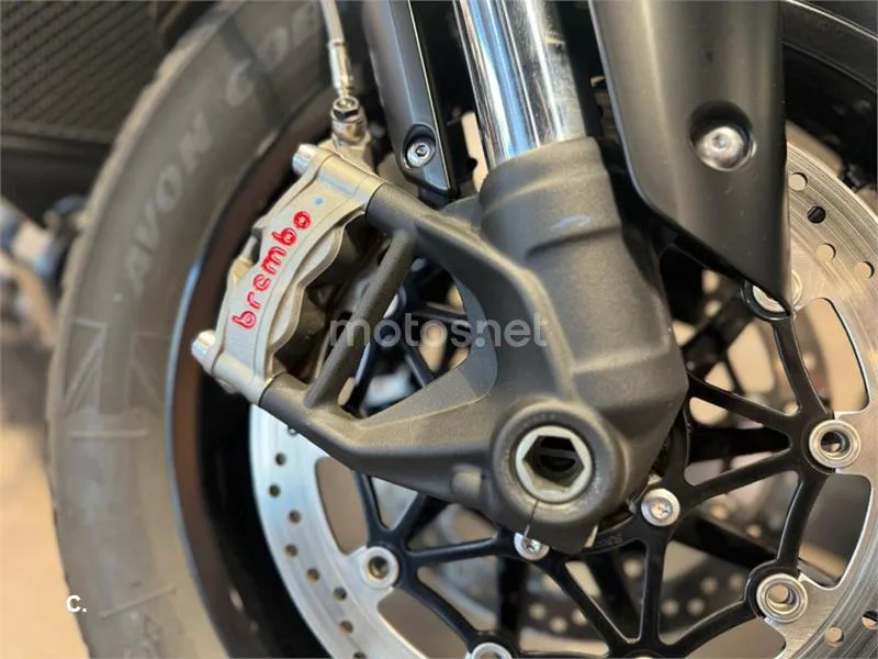 Triumph Rocket 3 – Vista 15