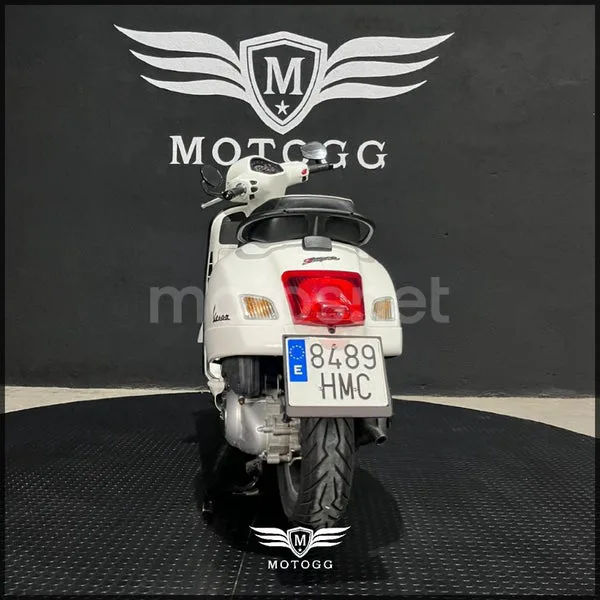 Vespa GTS 300 – Vista 10