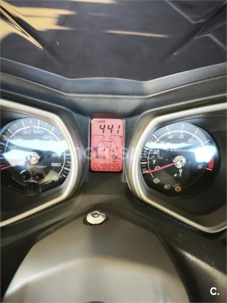 Yamaha XMAX 400 – Vista 10