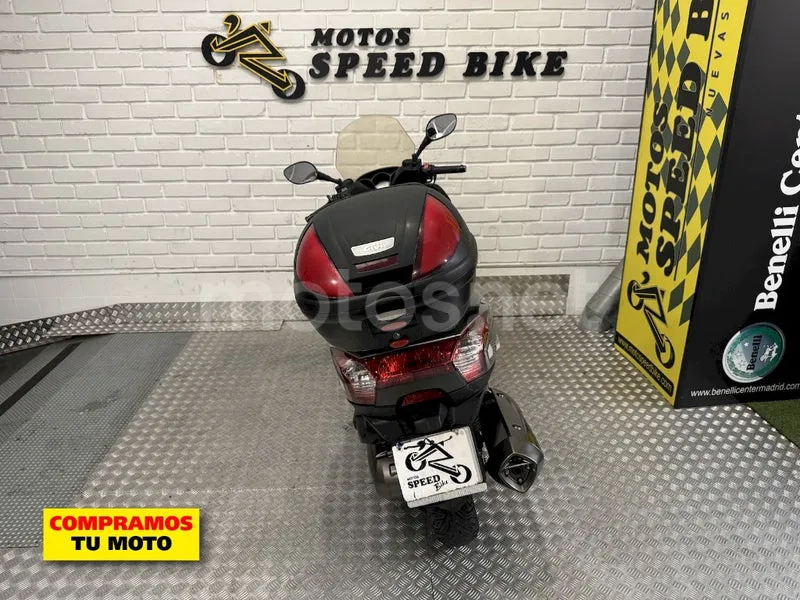 Kymco Super Dink 300 – Vista 16