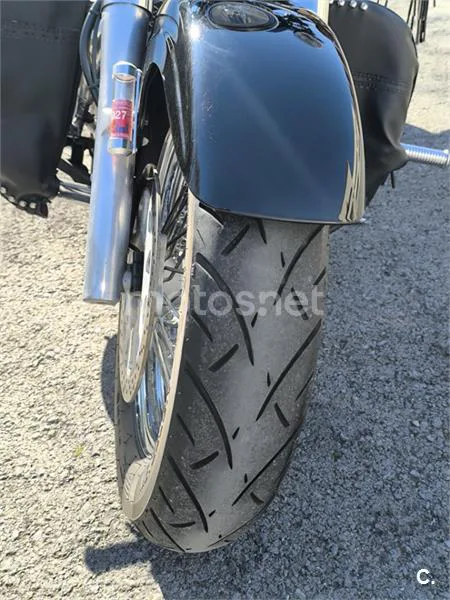 Suzuki Intruder C800 – Vista 8