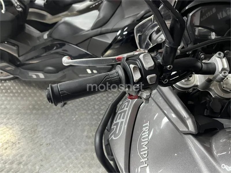 Triumph Tiger 800 XRT – Vista 3