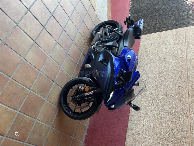 Yamaha R7 – Vista 2