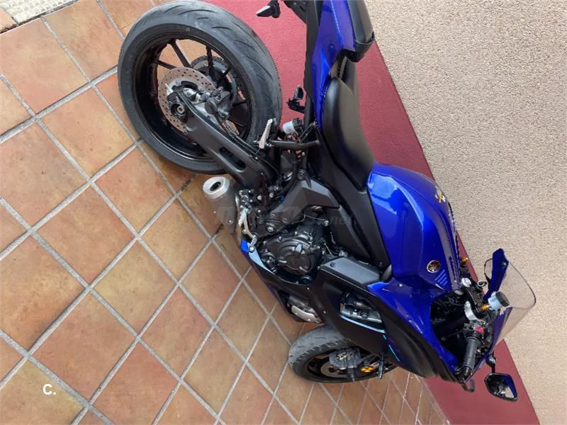 Yamaha R7 – Vista 3