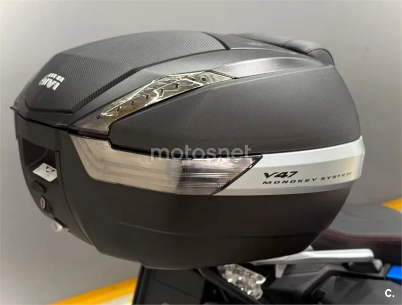 Suzuki GSX-S – Vista 11