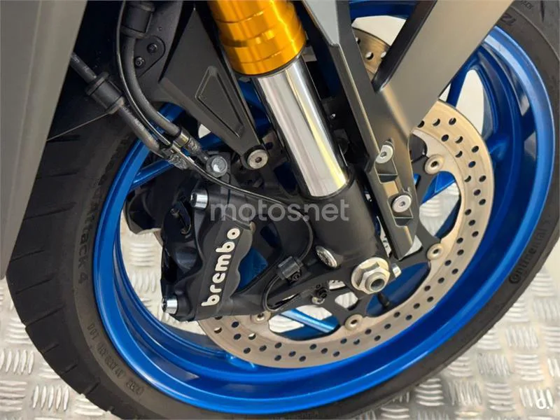 Suzuki GSX-S – Vista 13