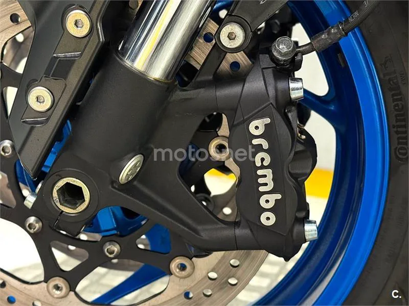 Suzuki GSX-S – Vista 16