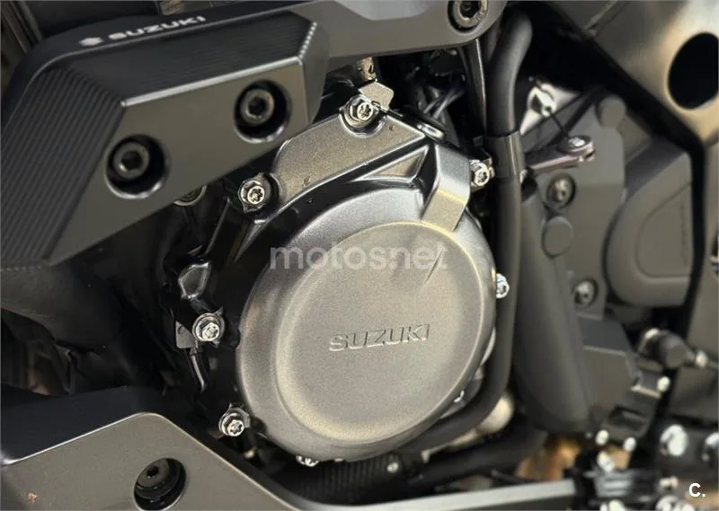 Suzuki GSX-S – Vista 17