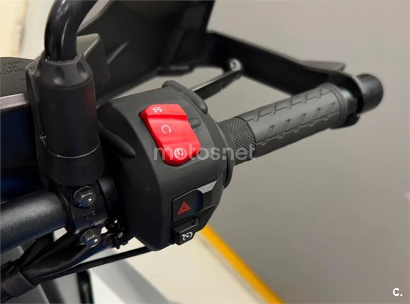 Suzuki GSX-S – Vista 4