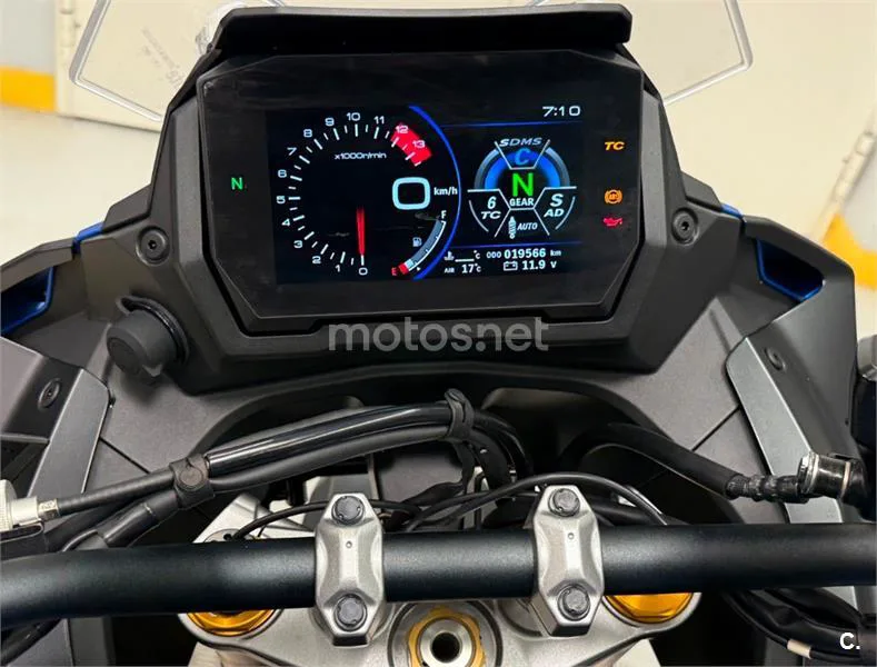 Suzuki GSX-S – Vista 5