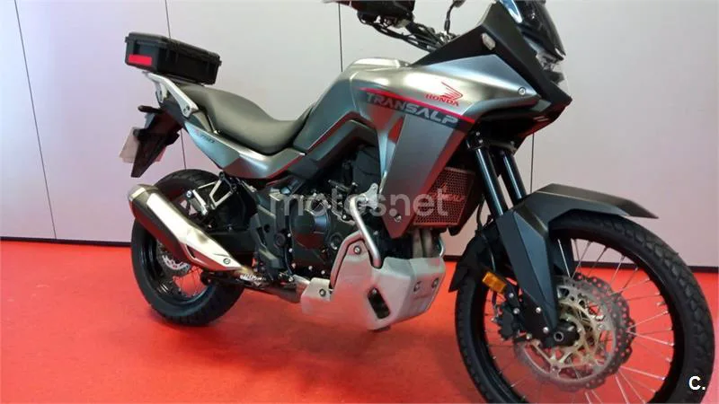 Honda XL 750 Transalp – Vista 5