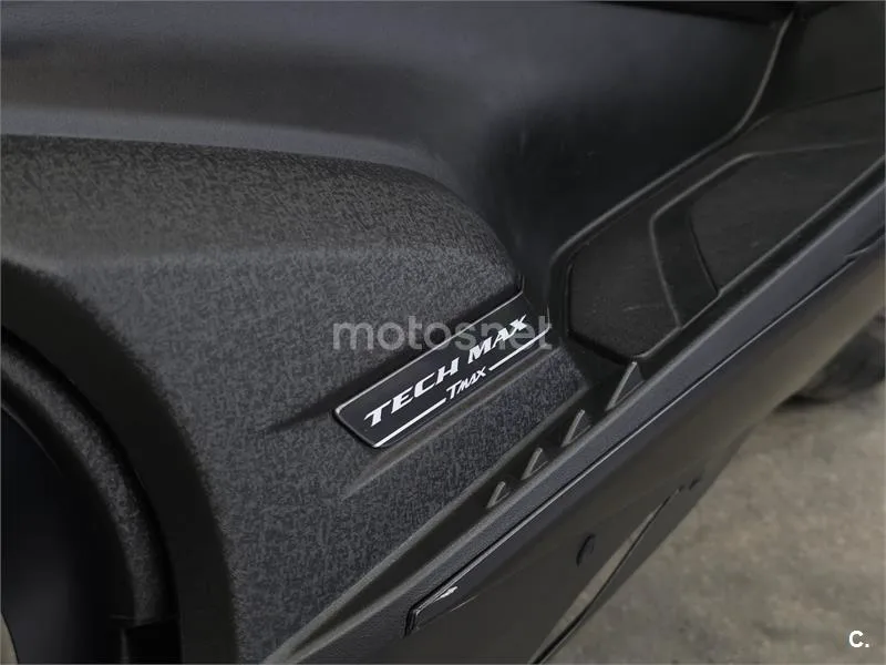 Yamaha TMAX 560 – Vista 14