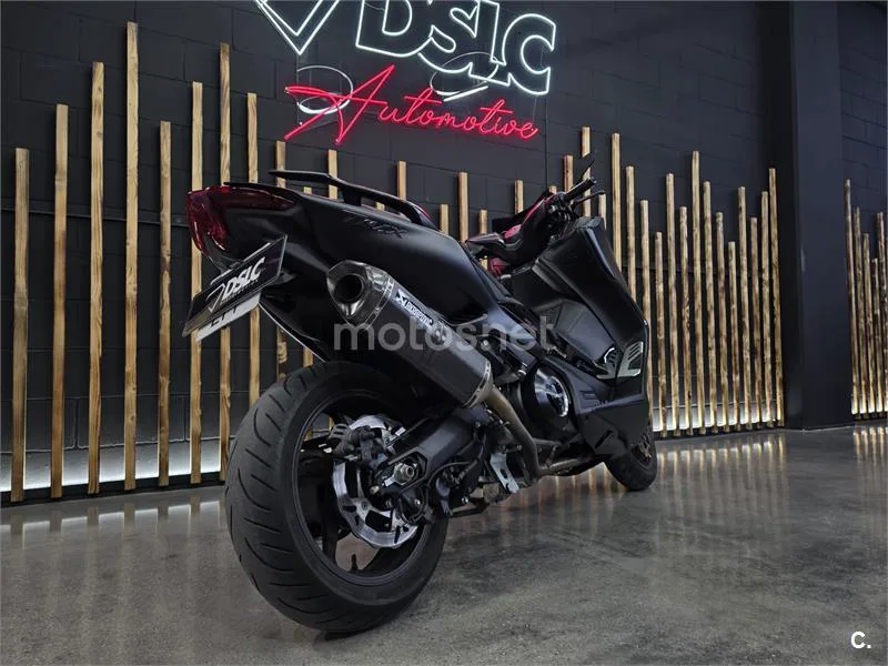 Yamaha TMAX 560 – Vista 17