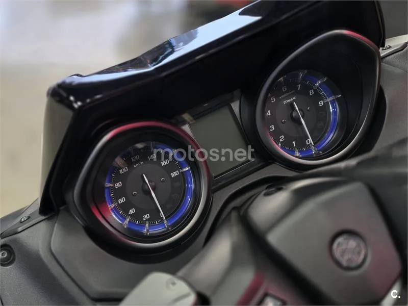 Yamaha TMAX 560 – Vista 30